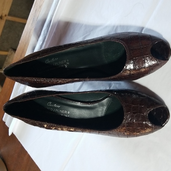 Donald J. Pliner Shoes - Donald J Pliner Couture brown leather shoes. Size 8N